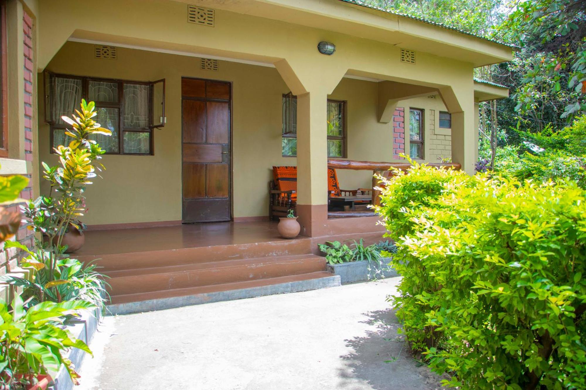 Shamba Hostel Usa River Экстерьер фото